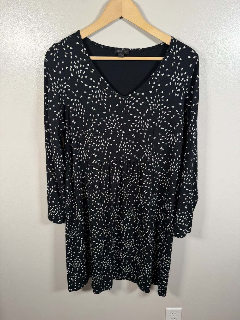J. Jill Wearever V-Neck Knit A-Line Dress Size Medium Petite Black Work Capsule